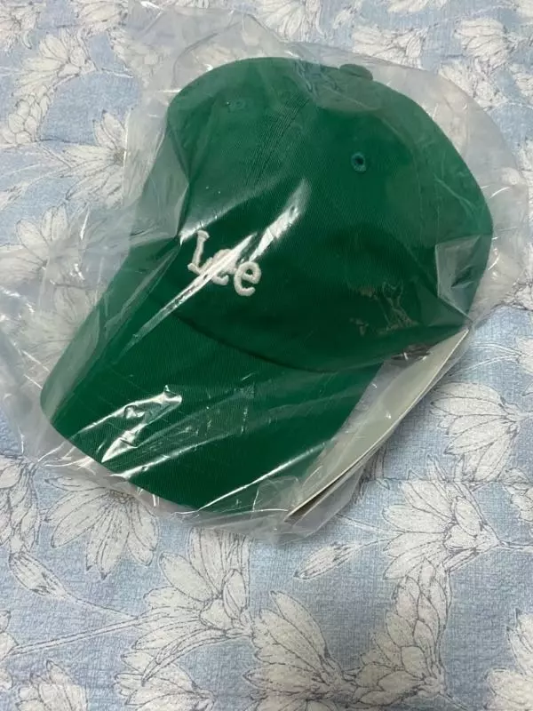 초록색감이 찐하니 아주 예쁩니다. 사이즈도 여유있게 나와서 저의 대두를 싹 가려줍니