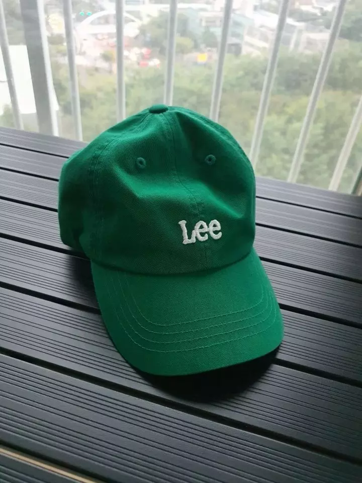 색상이 진짜 예쁩니다. 편하게 코디할때 정말 좋아요