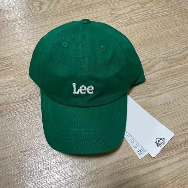 색감이 밝아서 좋아요.꾸안꾸룩에도 쓰기 좋을 거 같아요.