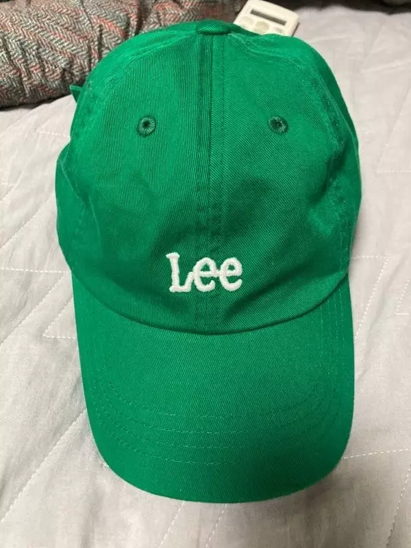 너무예쁘게색깔도예뻐서포인트주기좋은모자에요