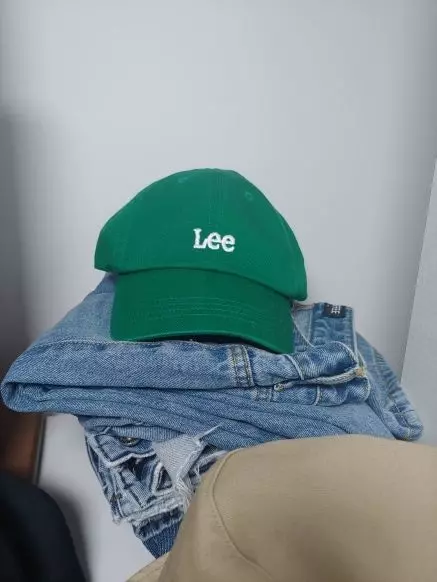 여기저기 잘쓰고 다닐것 같아요. 포인트 컬러로 좋아요