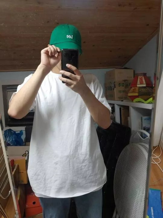 너무 밝아서 얼굴에따라 새마을 모자냐 이쁜 리 모자냐 로 나뉨...전 새마을 하하