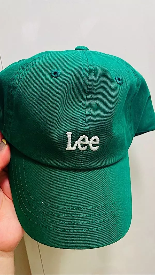 초록이라 검정색옷 입었을때 포인트되고, 착용시 편해요.블랙도 구매했는데, 둘 다 맘에