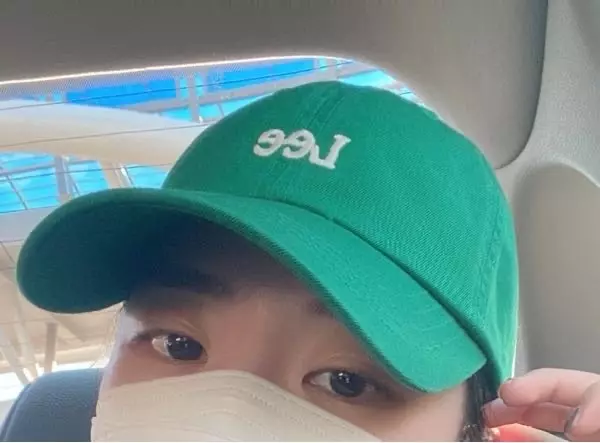 컬러가 너무 예뻐요 크기도 적당하고 포인트 주기 아주 좋습니다무채색만 사다가 컬러있