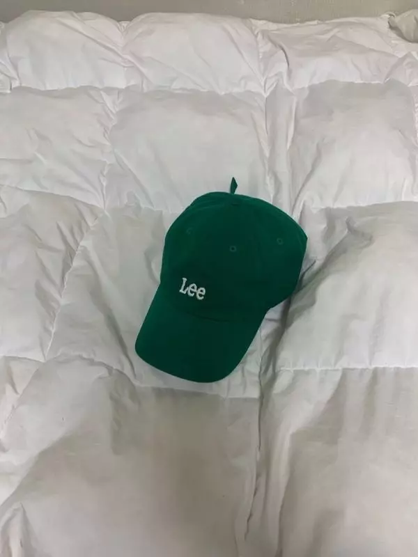 너무너무 만족합니다 모자 쉐입이 딱 원하던 느낌입니다