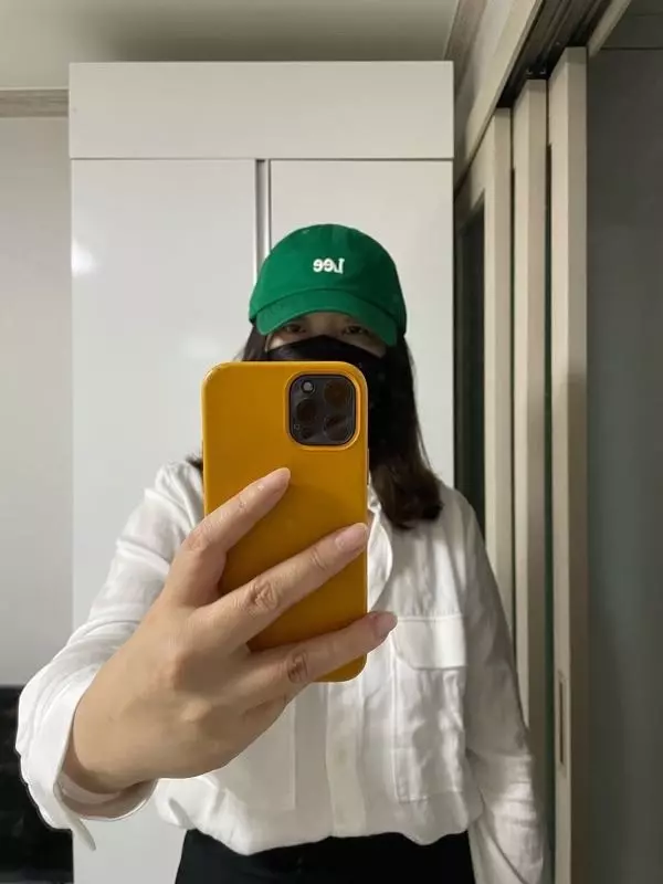 요즘 초록색 야구모자가 유행이라 한번 사봤어요 색상도 딱 원하던 색상이라 좋아요 사