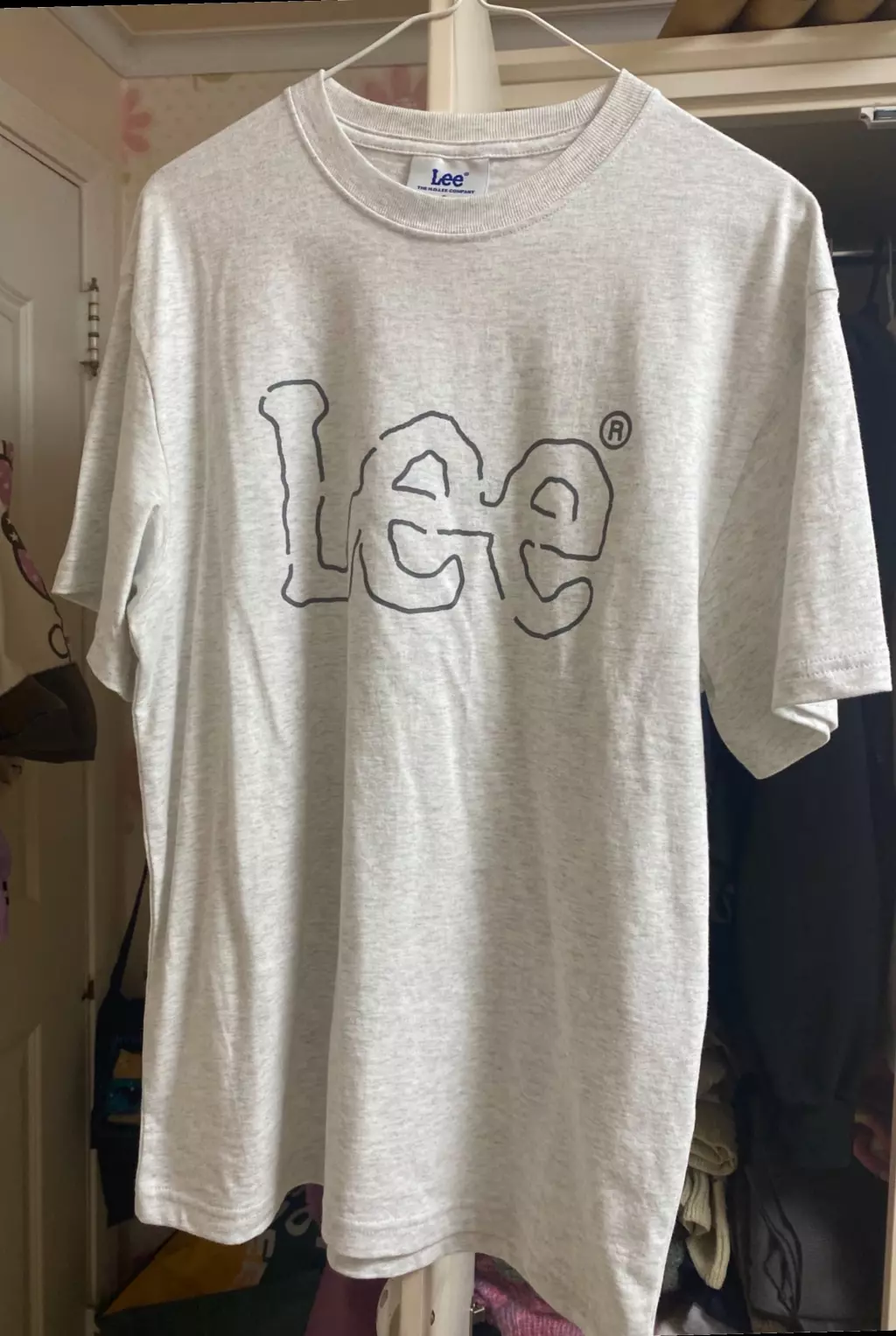 리 옷은 처음 사봤는데 깔끔하고 예뻐용 색도 마음에 듭니다!