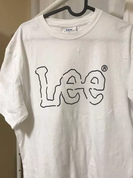 리 로고가 너무 예뻐서 구매했는데 실물도 예뻐요~ 재질이 아주 살짝 아쉽지만 디자인이