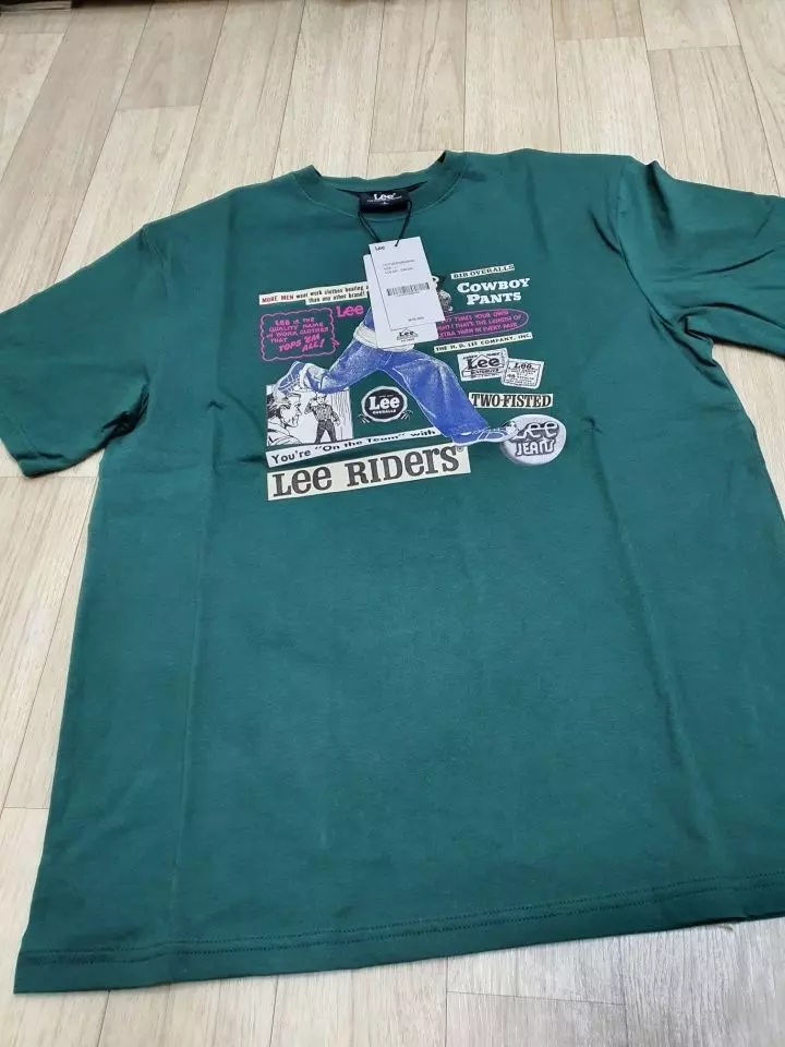 소재 탄탄하고 앞에 그래픽도 예뻐요. 실물이 더 나은듯.. 사이즈는 딱 정사이즈로 나온