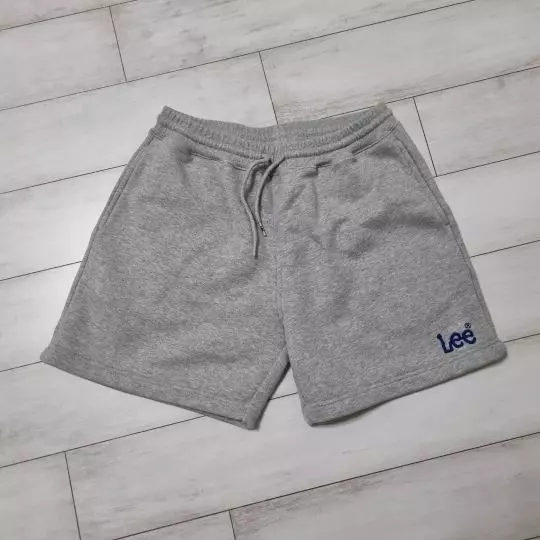 두껍고 소재가 쭈리라서 안쪽이 기모처럼 일어나있어 더워보입니다. 그런데 이뻐서 입어