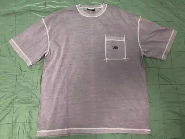 피그먼트 색상이 예뻐서 카드슬래쉬했는데 앞면 포켓에 리 자수 박음질 되어있는것도 예