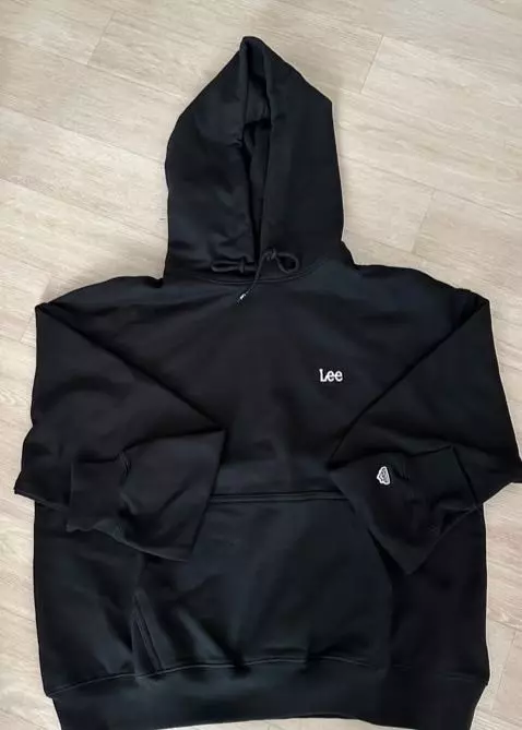 밑단이 늘어난 옷 마냥 되게 펑퍼짐해요 팔들면 배보임