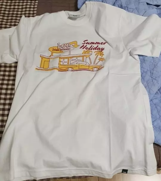 여름에 입기 시원한 거 같아요 이쁘게 나온 것 같고 잘 어울려요 잘 입을게요 ㅎㅎ