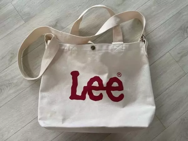 생각보다 너무 괜찮은 가방입니다!크기도 넉넉해요!