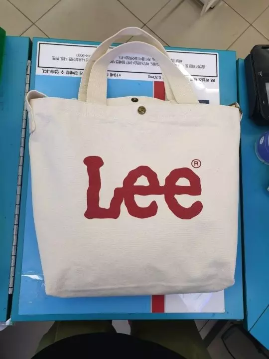 에코백은 처음사봤는데 만족해요근데 냄새가 좀 나요