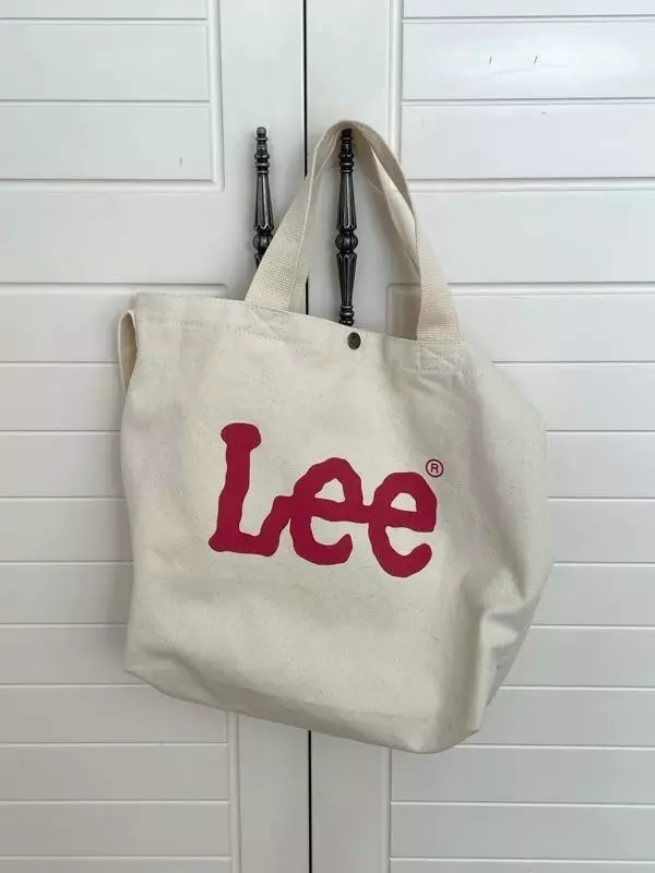 레드라서 포인트 주기 딱 좋아요!! 무난해서 잘 매고 다녀영