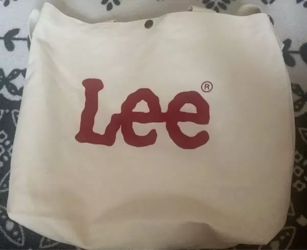 생각했던 것 보다 사이즈가 큰데 무겁지 않아서 좋아요