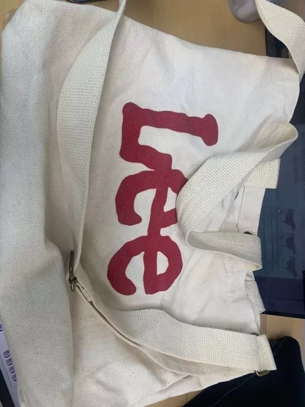 세탁기 돌려서 빠글빠글 해지긴 했는데 막 들고 다니긴 좋네요