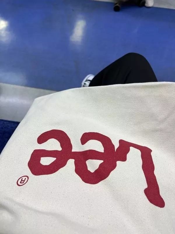 생각보다 크기도 넉넉해서 책도 잘 들어가고 만족해요