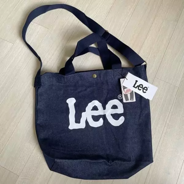 청재질로 된 가방 필요했는데가격대비 괜찮네요ㅎㅎ맘에 들어요