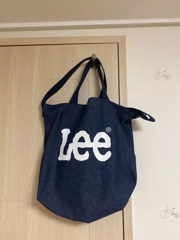 수납공간도 넉넉하고 디자인도 이뻐서 좋습니다