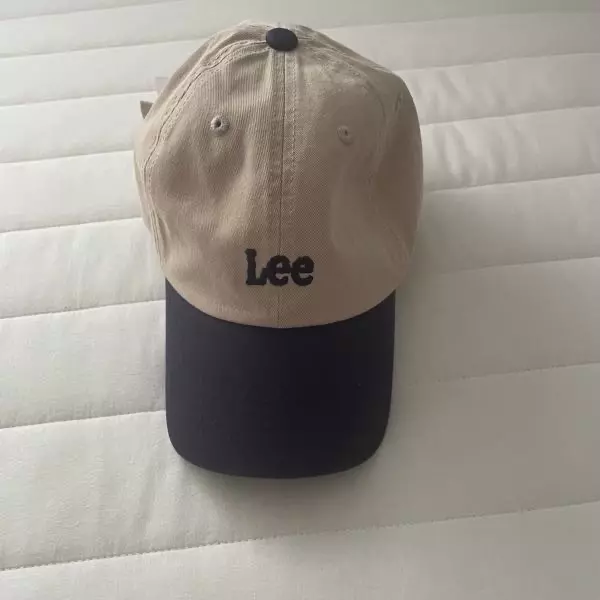 생각보다는 조금 더 베이지빛이 도는 것 같아용 그래도 귀엽고 이쁩니다!! 계절 안 타고