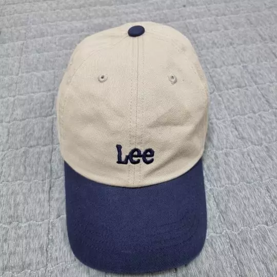 크기가 살짝 커서 머리 큰 사람도 잘 맞을 거 같아요!!