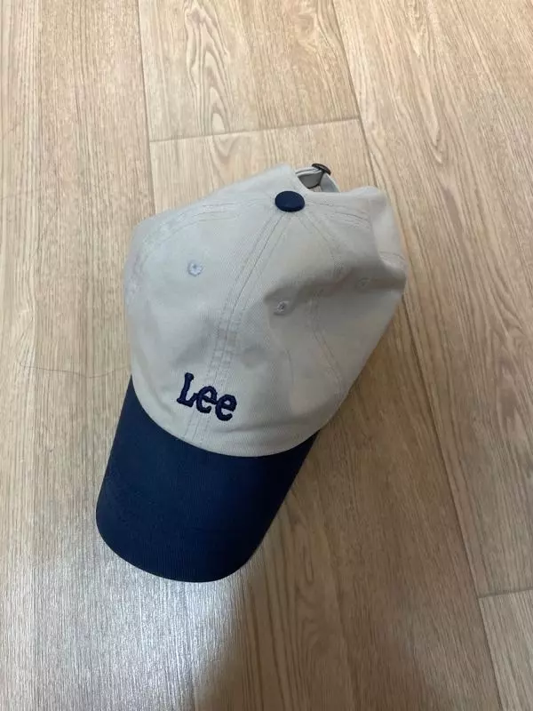 모자가 귀여워요색이 생각ㅂ다 진하긴하지만 이뻐요