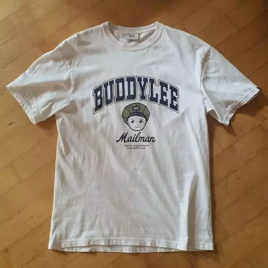 옷 캐릭터가 귀여워서 자주 입고 다니게 되요 사이즈도 딱 좋아요!