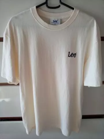 사이즈 오버핏으로 크고 적당해요뒷프린트도 예쁘고 만족합니다