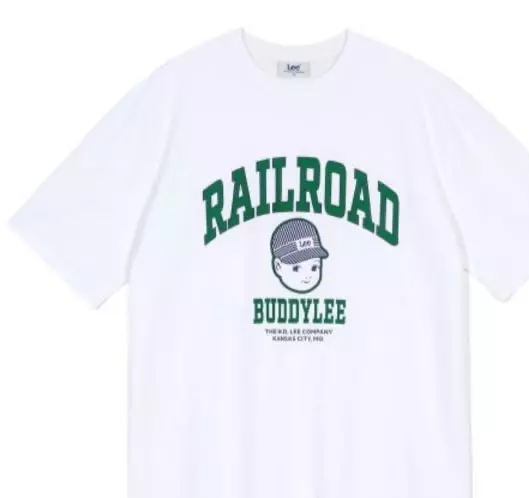 옷 전체 통이 조금 좁아서 골반 있으신 분들은 핏이 애매하게 나올 것 같아요