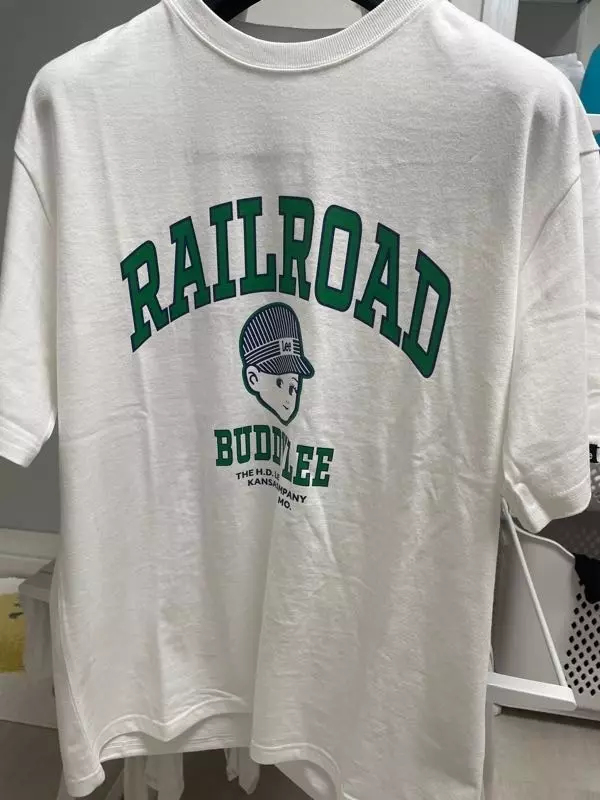 프린팅 귀엽고 너무 예뻐요 ㅋㅋ 생각보다 오버핏은 아니니까 정 사이즈 가시면 될 거 