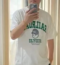 옷 재질도 적당히 두껍고 앞에 프린팅 너무 이뻐요. 잘 입을께요 사이즈는 오버핏으로 