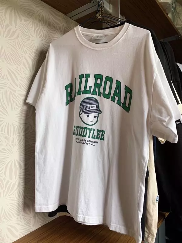 105사이즈를 주로 입고 L는 오버핏입니다. M이면 세미오버핏일거 같아요.