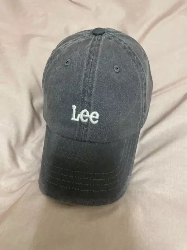 색상이 독특한데 너무 이뻐요 실물이 더 이뻐서 꼭 사야합니다