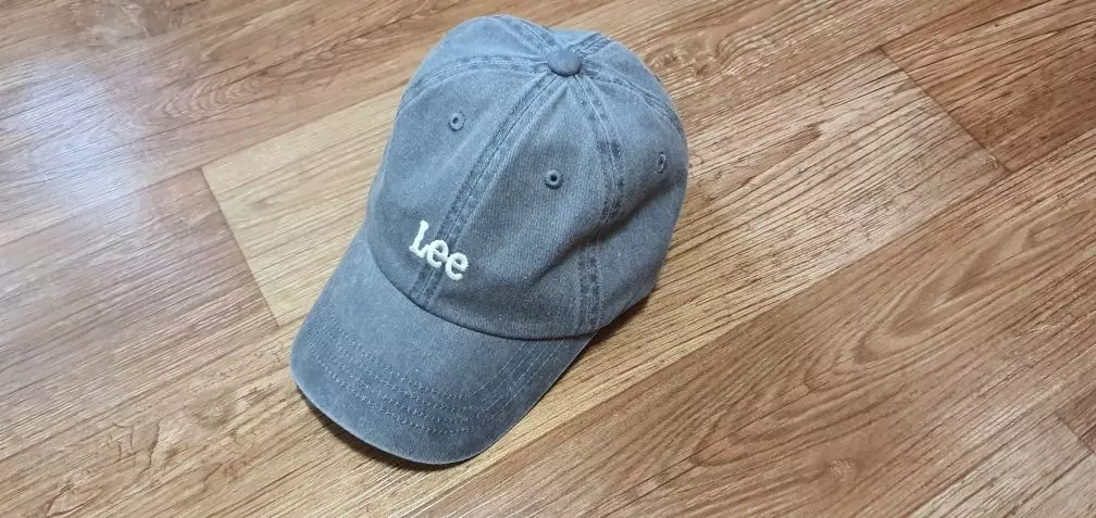 워싱 과하지 않고 적당해요. 색감은 화면이랑 거의 비슷해요. 포인트템으로 찰찰떡