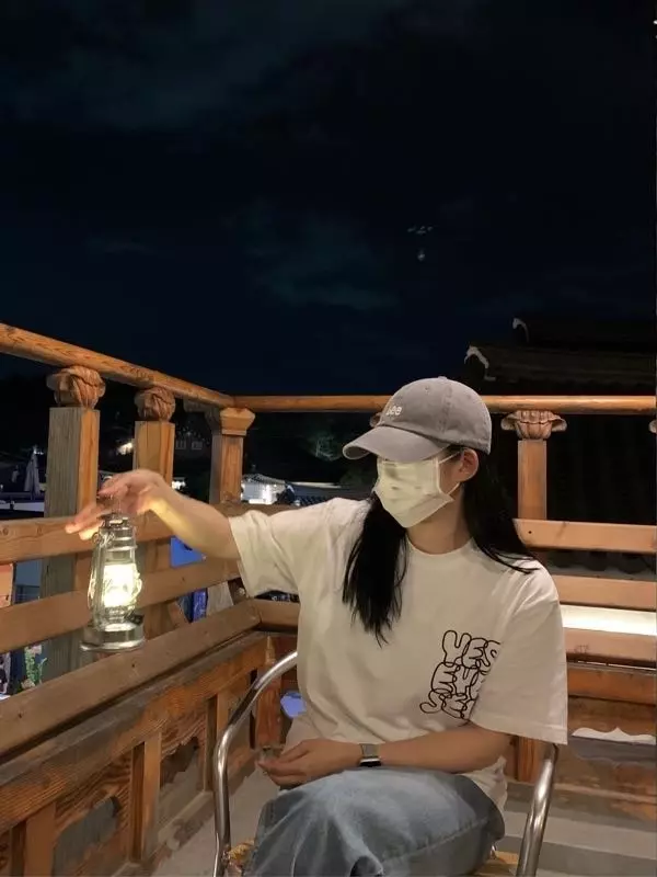 색감이 진짜 예뻐요,재질도 모자 사이즈도 딱 좋습니당!