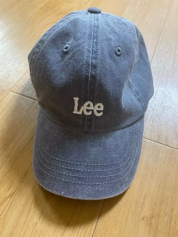 넘 예뻐서 요즘 젤 자주 쓰고 나가요!!!핏도 마음에 들고 어디에 써도 잘 어울려요