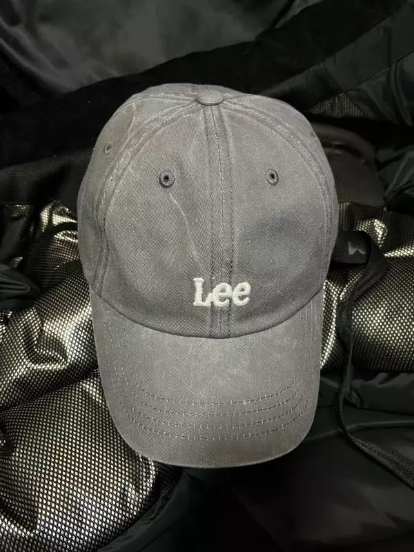 생각했던 것보다 더 예뻐요. 좀 커서 많이 줄여서 써야돼요. 그래도 대만족;)