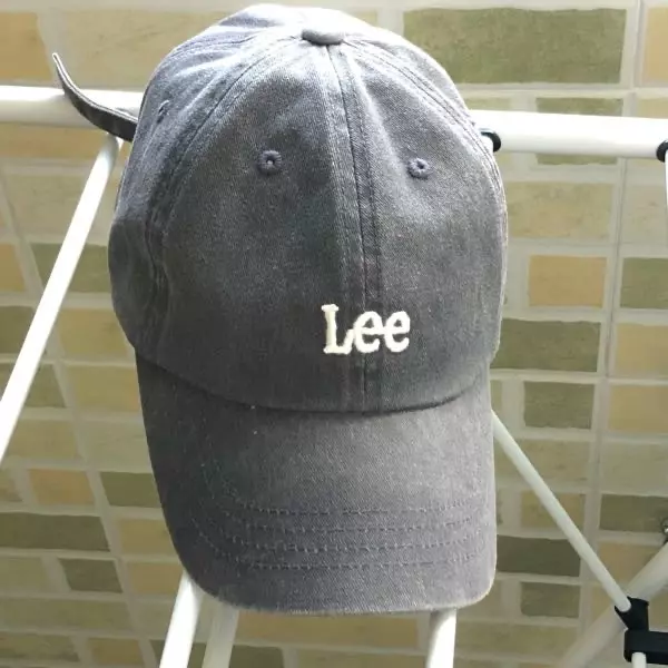 사진보다는 좀 더 진한 회색이구여..! 색감 완전 예뻐요 ㅎㅎ 사이즈는 좀 커서 많이 줄