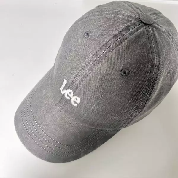 색도 생각했던 거랑 똑같았고 모자도 넉넉해서 얼큰이들도 잘 맞을 거 같아여 색도 무채