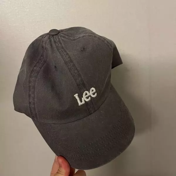 사진상으론 좀 더 어둡게 나왔는데 이것보단 밝고 물빠진회색이라 예뻐요