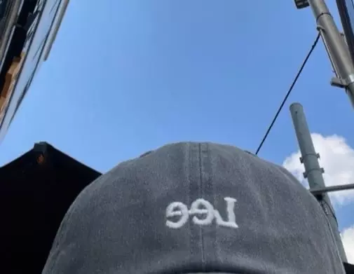 여자가 쓰기에는 쫌 크긴한데, 모자가 깊어서 얼굴 푹 가려줘서 좋아요ㅎㅎ! 머리 안 감