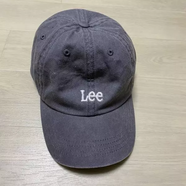 색이 예쁘고 사이즈도 괜찮아요 그런데 앞머리 없고 피부 예민한 저는 이마에 닿는 부분