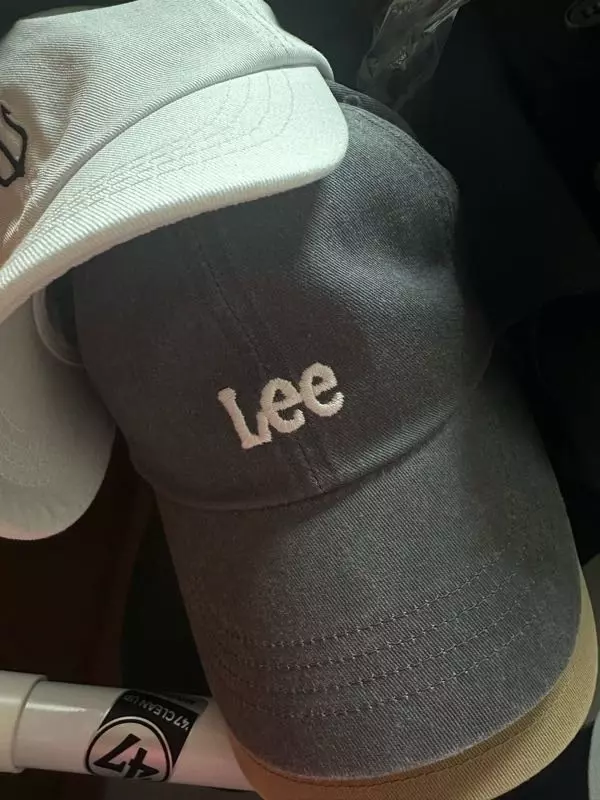 색감 이뻐서 샀는데 비슷해요 편하게 데일리로 쓰기 좋아요