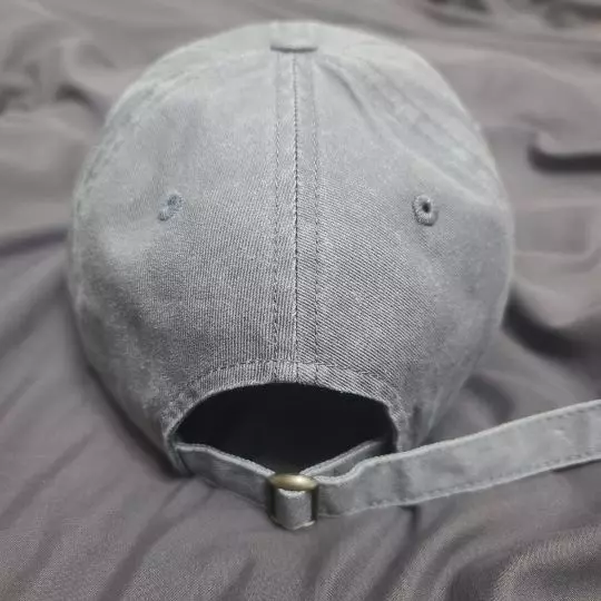 제가 찍은 사진상으로는 밝게 나오긴 했는데 실물은 상세페이지에 있는 색깔이랑 똑같아