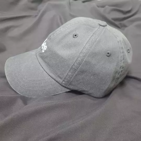 제가 찍은 사진상으로는 밝게 나오긴 했는데 실물은 상세페이지에 있는 색깔이랑 똑같아