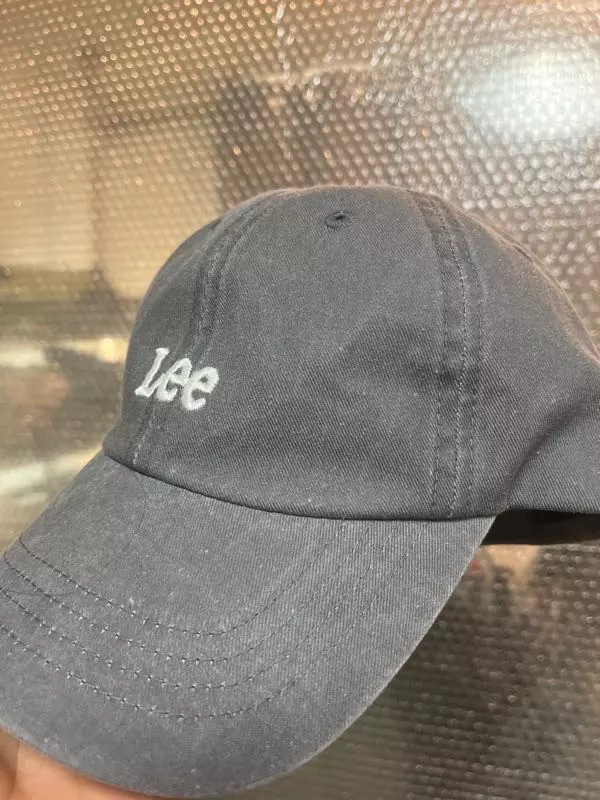 색감도 엄청 이쁘고 사이즈도 적당해서 잘 어울리는거 같아요