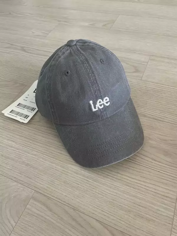 색은 물빠진 회색인데 이게 흔하지 않아서 좋습니다