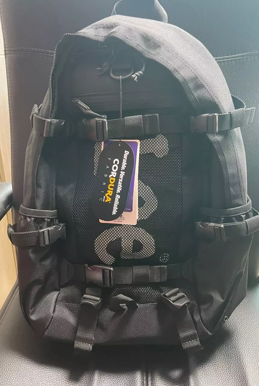 가방이 깊어서 수납 공간도 넓고 여기저기 수납공간도 많아서 좋아요 예쁩니다 ㅎㅎ